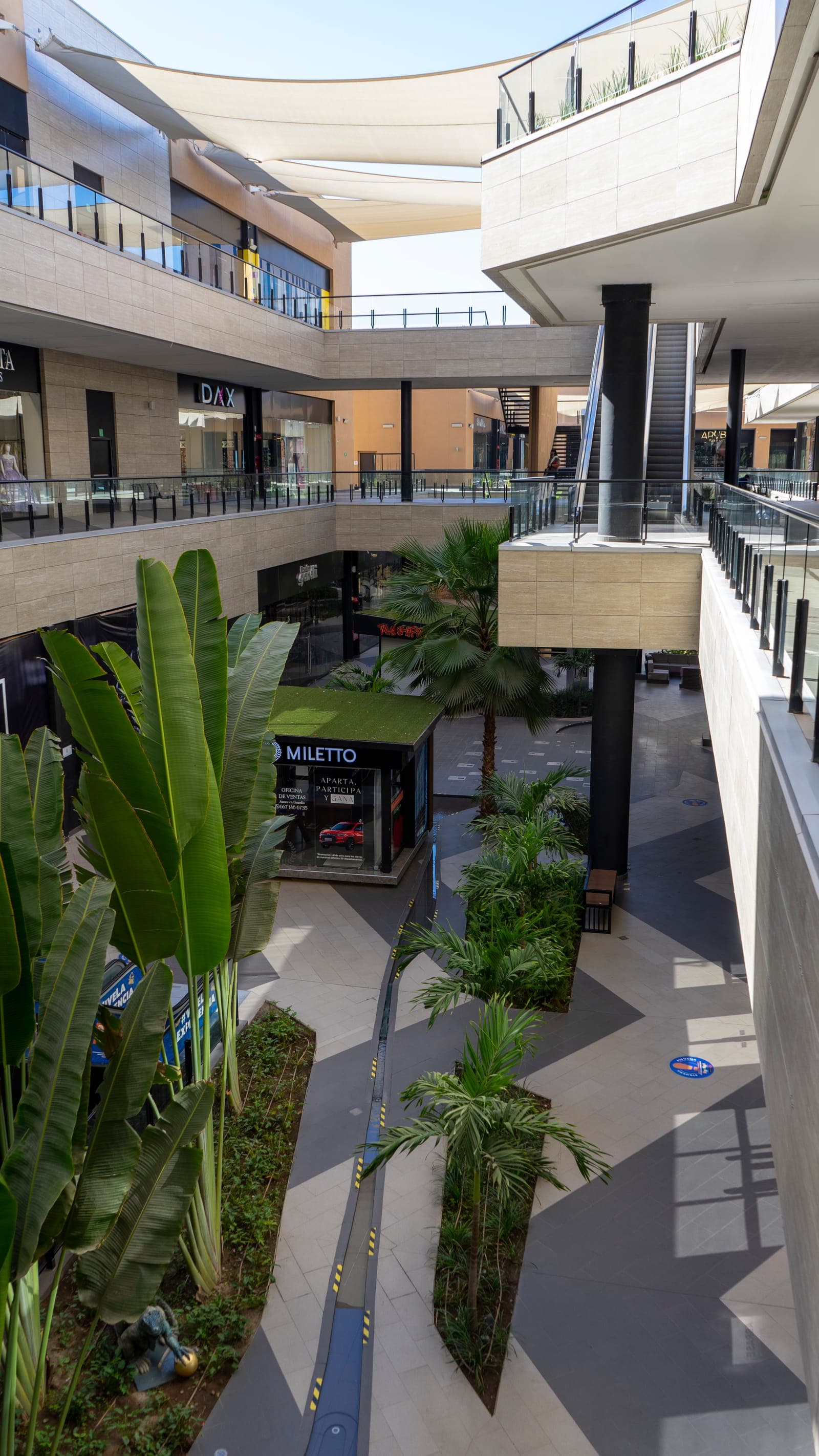 Áreas de estar del paseo comercial